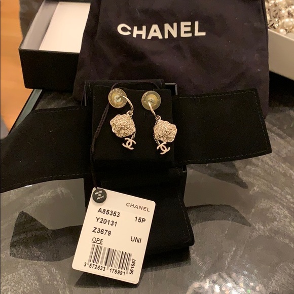 100% authentic Chanel Camelia earrings,dangling CC - Picture 2 of 4